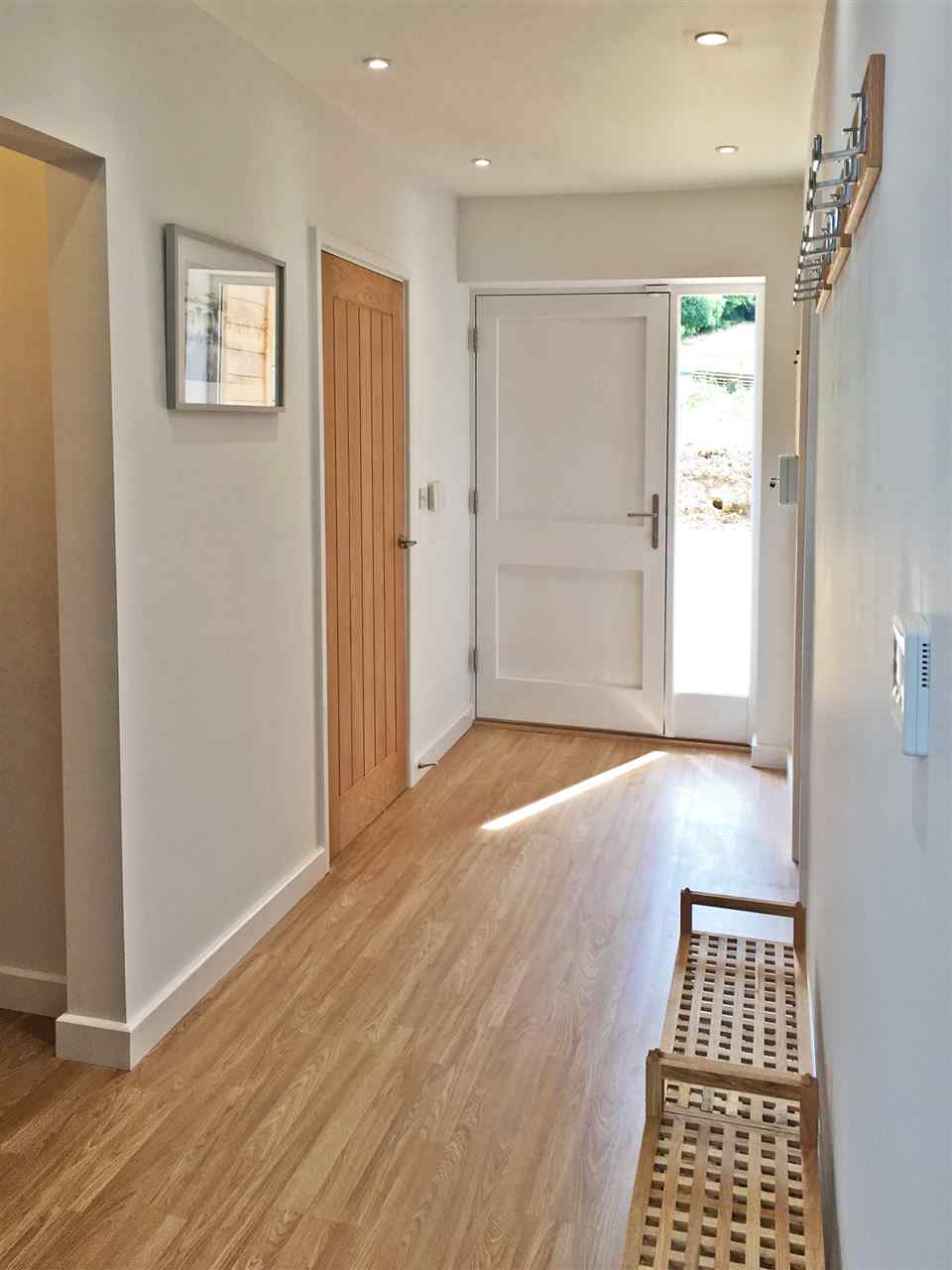 resized-2349823-Hallway from front door.jpg